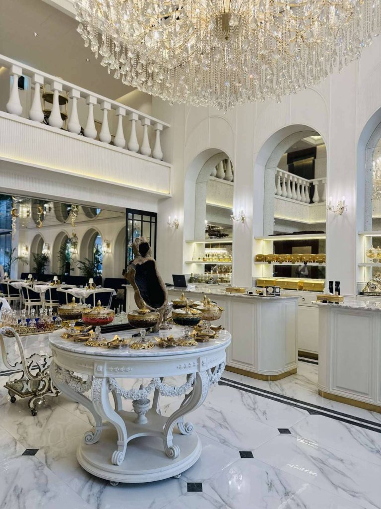 مطعم لاونج بالرياض