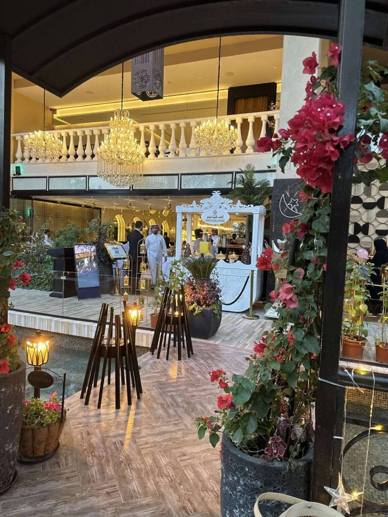 مطعم لاونج بالرياض